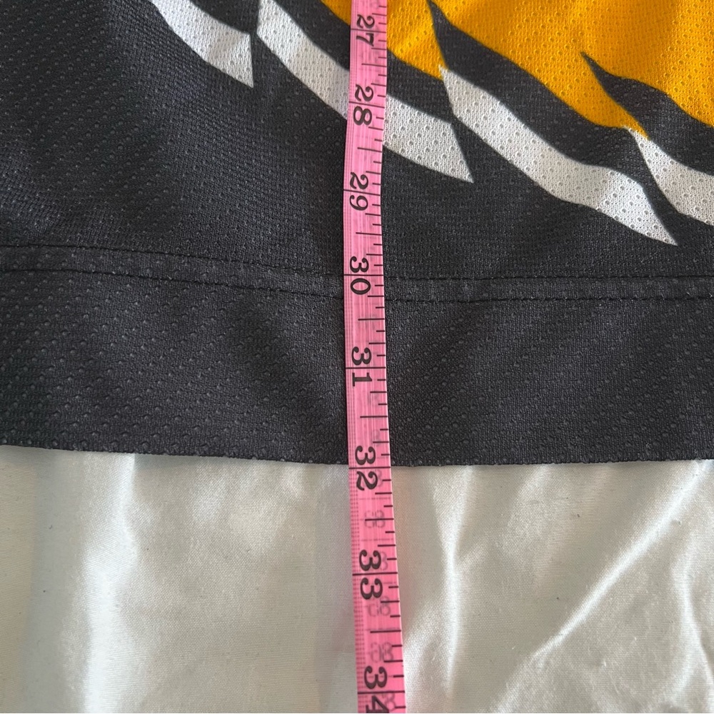 Boston Bruins CCM Pooh Bear NHL Hockey Jersey Vintage Yellow - Picture 15 of 15